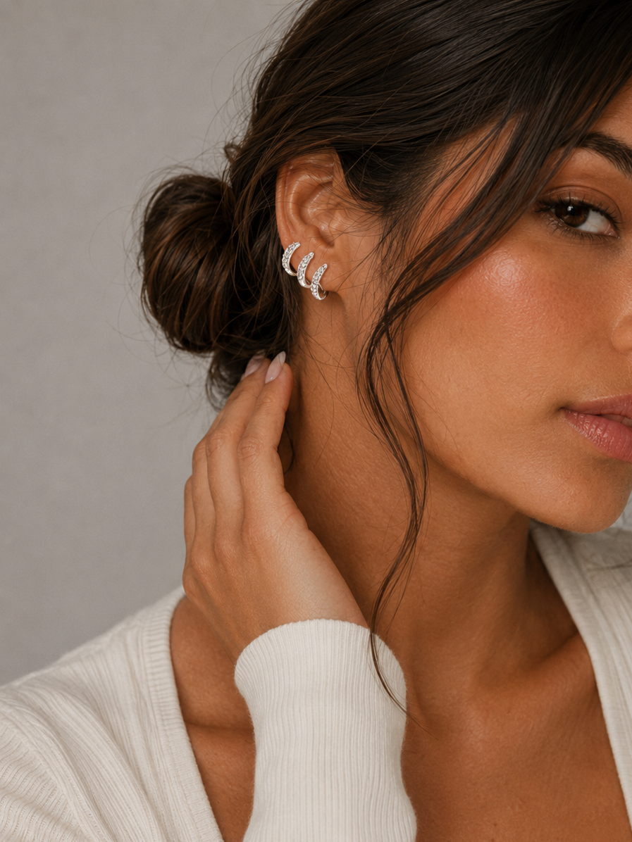 AURÉLIE – BOUCLES D’OREILLES ARC À ZIRCONS