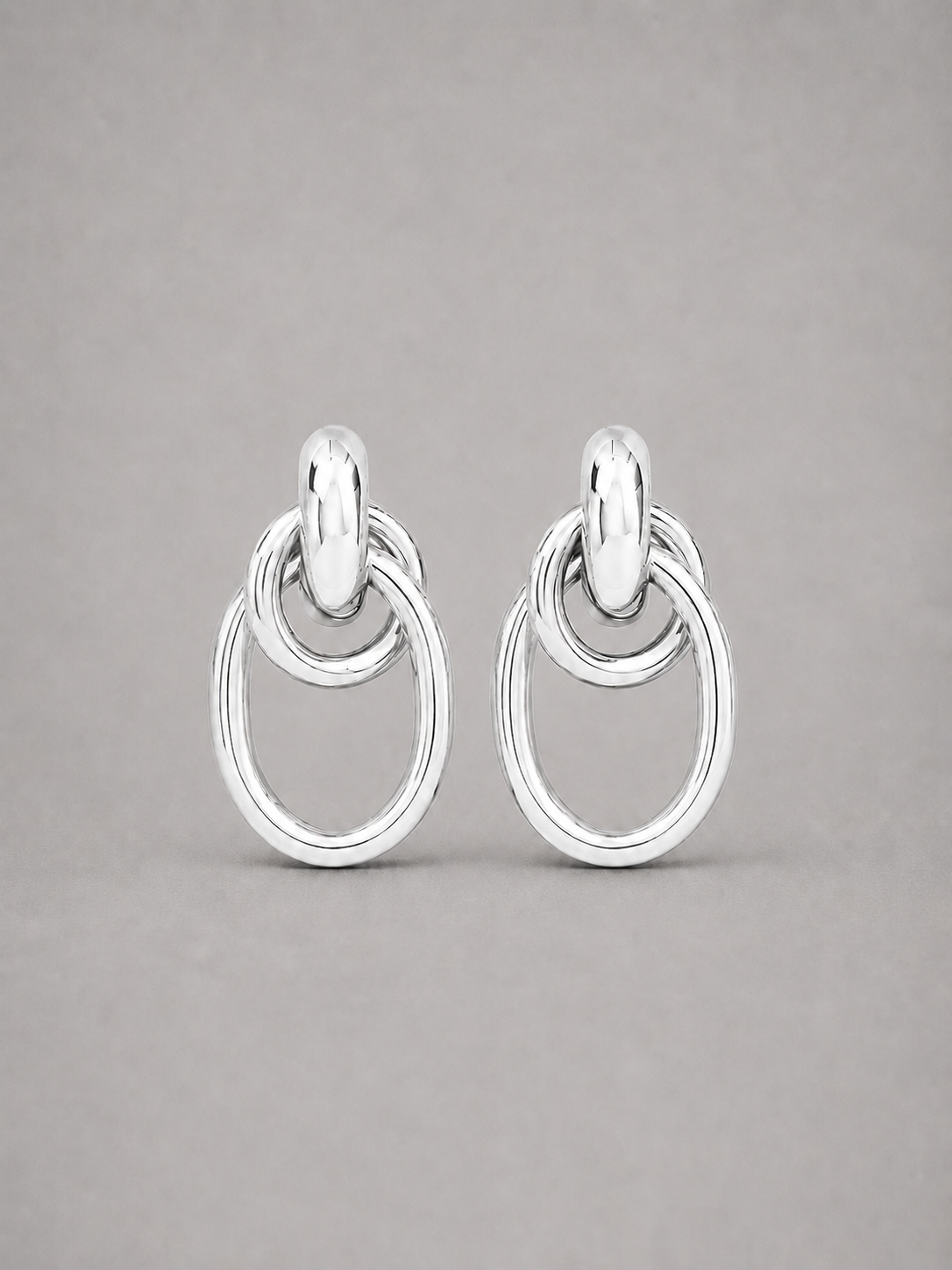 MAISON – BOUCLES D’OREILLES À ANNEAUX ENTRELACÉS