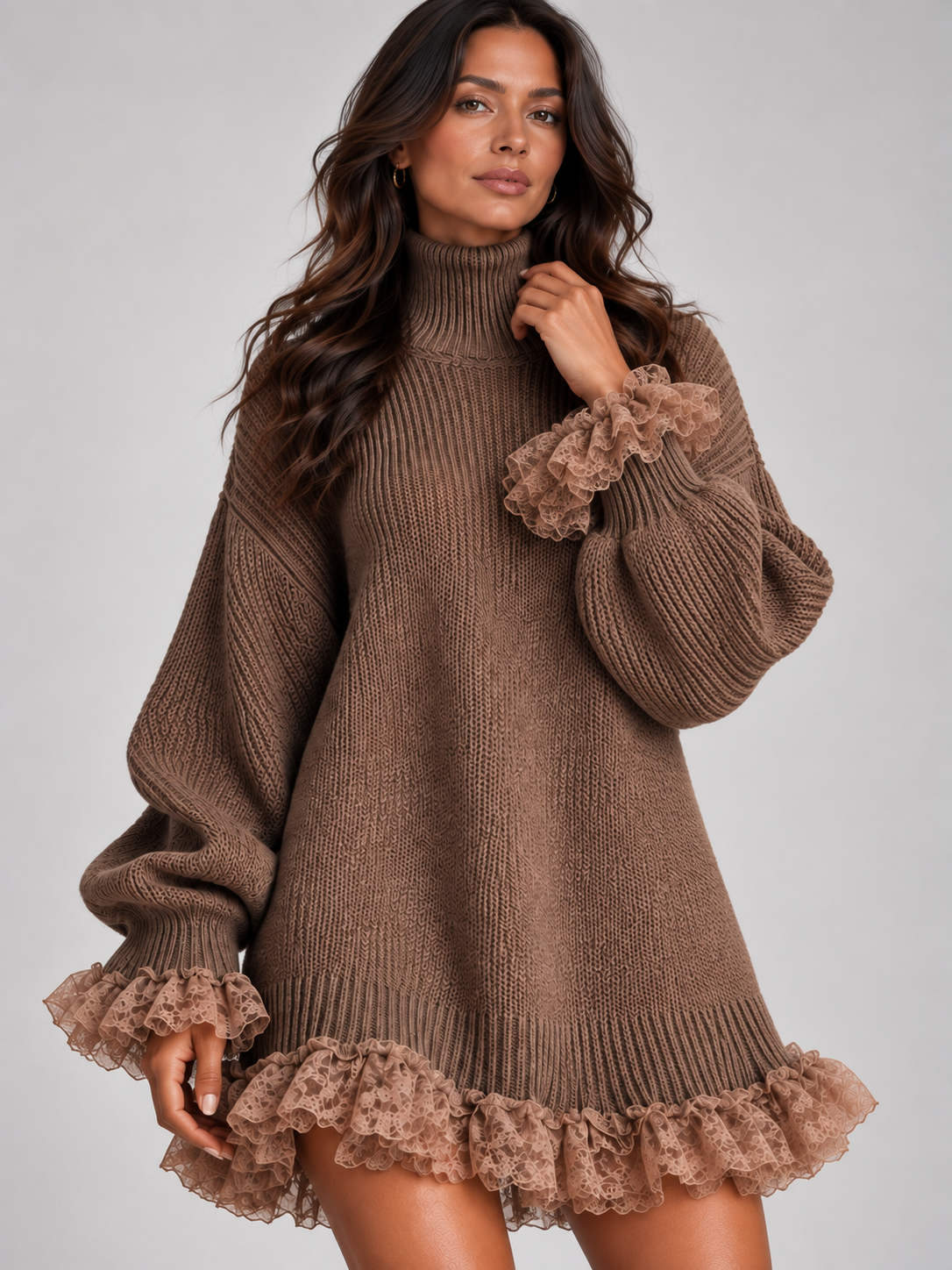Anaïs™ | Pull à col roulé et détails en dentelle