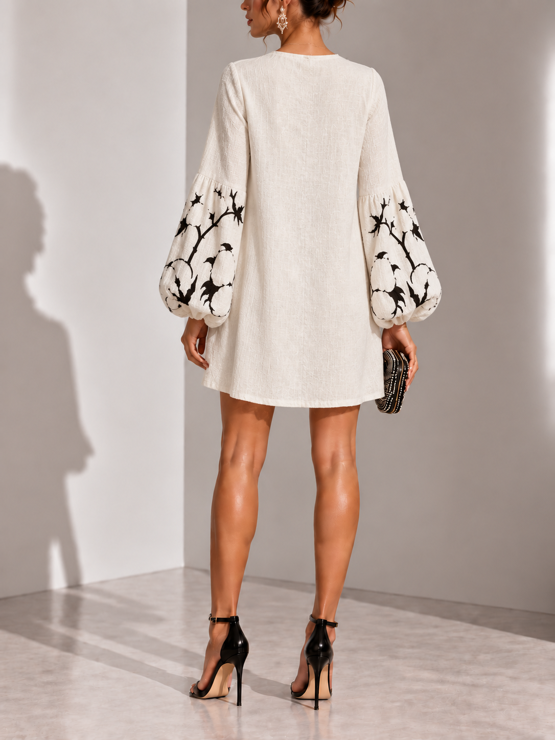 Amélie™ | Robe courte élégante à manches fleuries