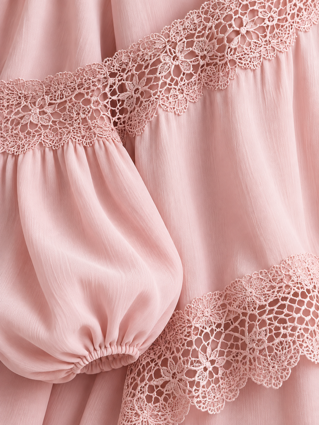 Amélie | Robe asymétrique satinée avec dentelle