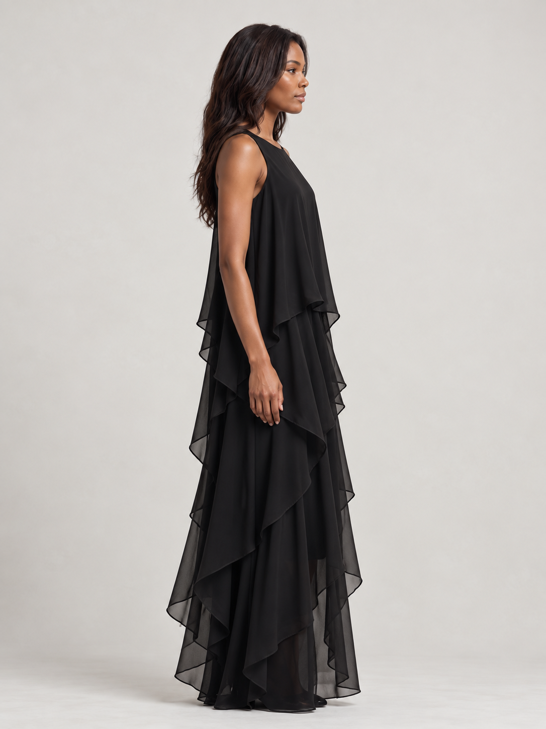 Élina | Robe longue fluide noire avec superpositions légères et style élégant