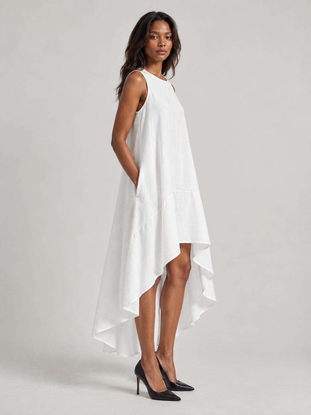 Alina | Robe asymétrique fluide en tissu léger au style minimaliste chic