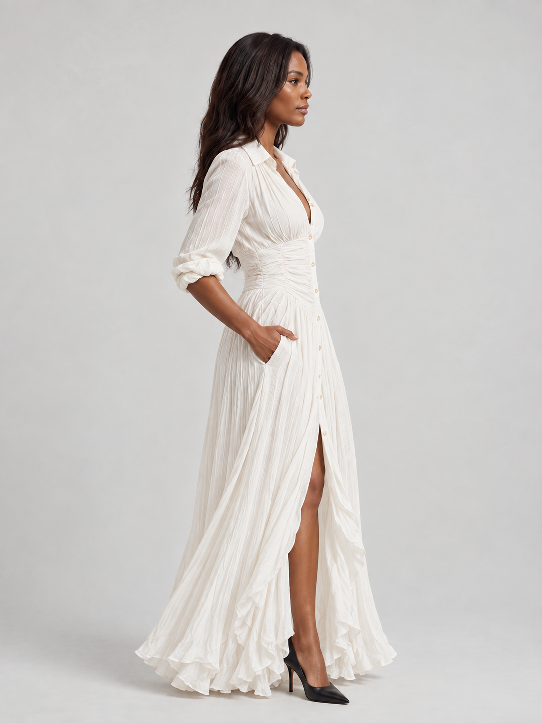 Robe longue ceinturée à revers plissés