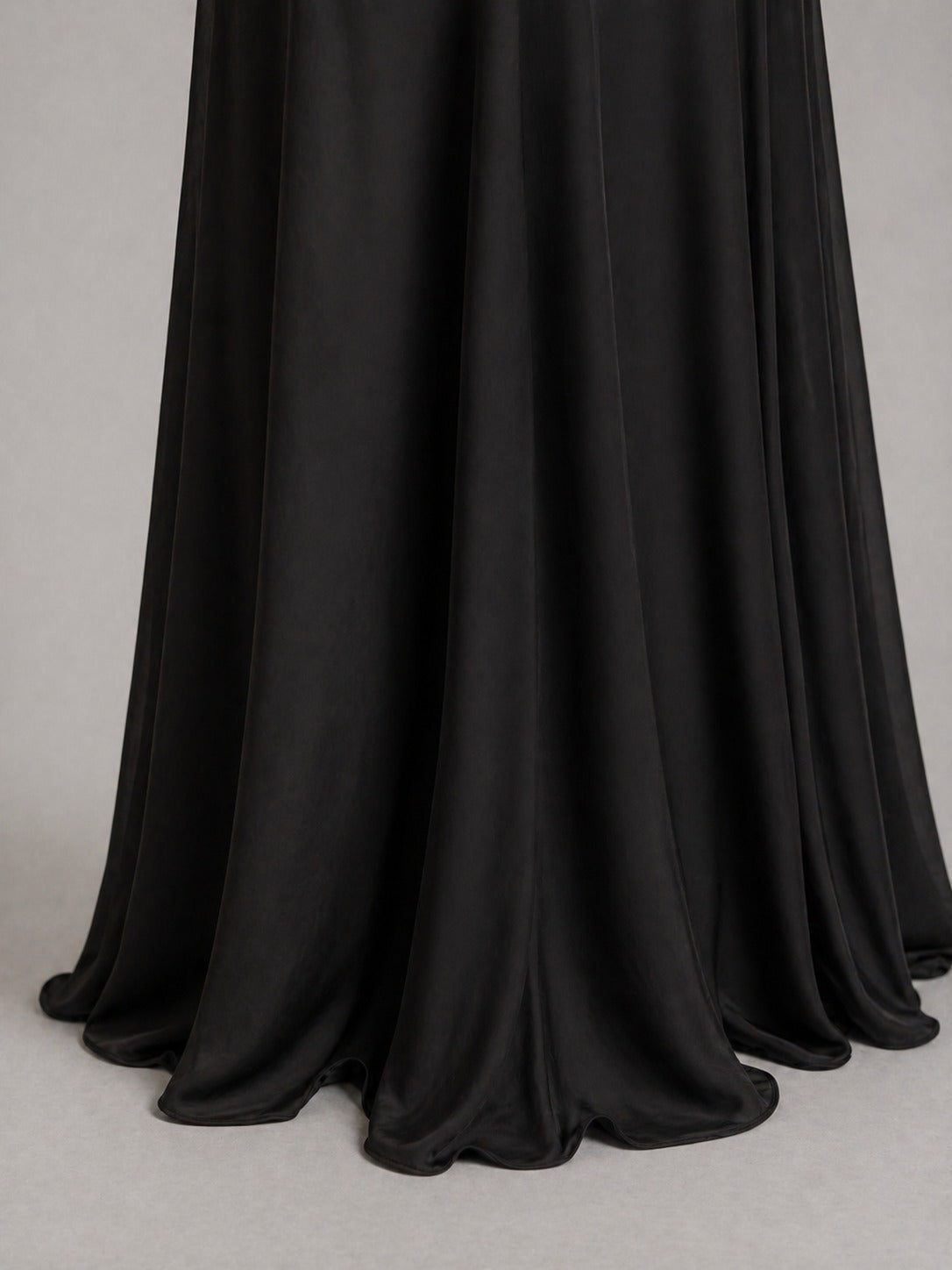 NOIRÉA – ROBE LONGUE EN SATIN ET DENTELLE