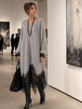 Noémie robe pull en maille scintillante grise – portée en galerie