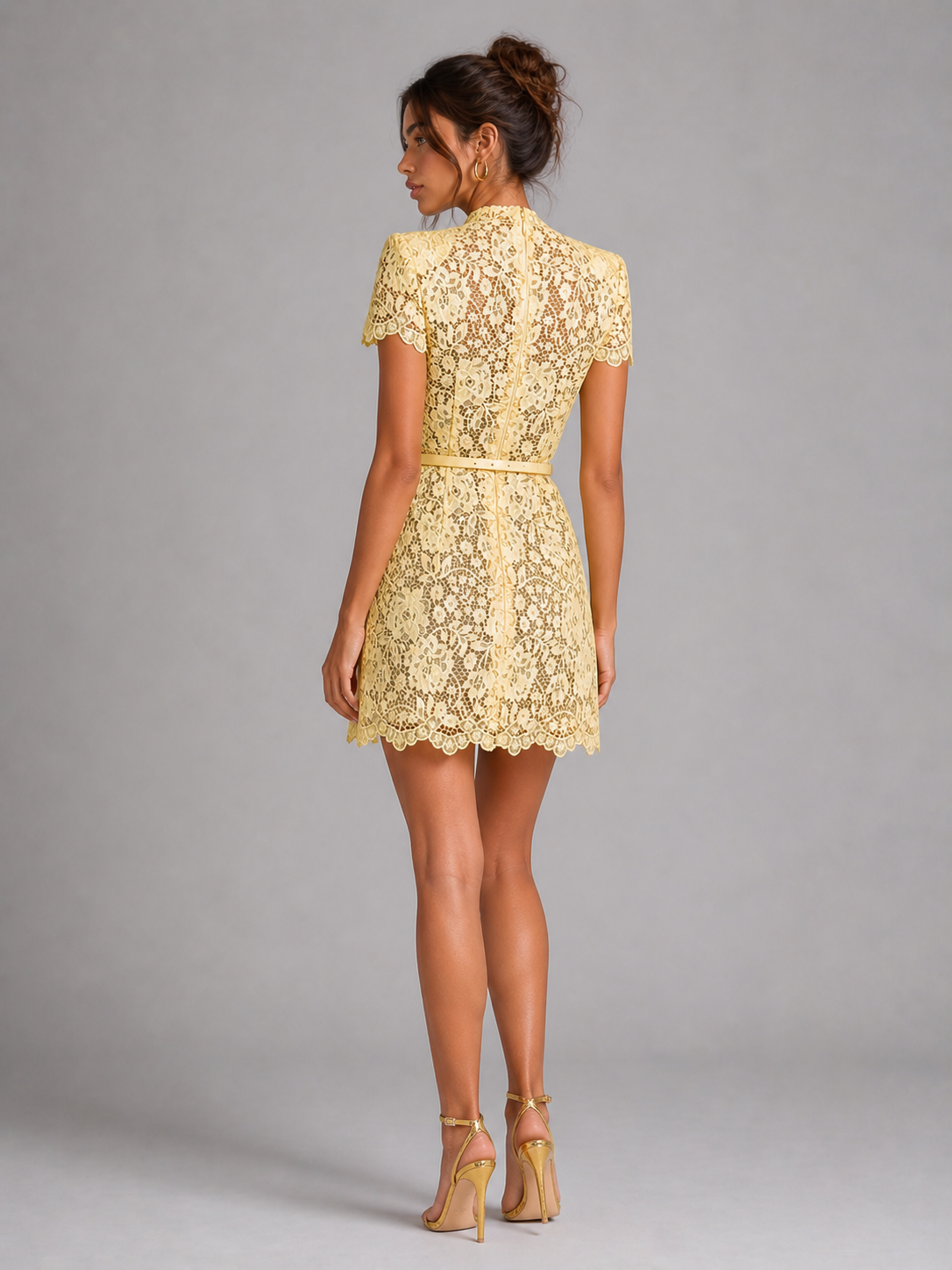 ELOISE – ROBE COURTE EN DENTELLE JAUNE