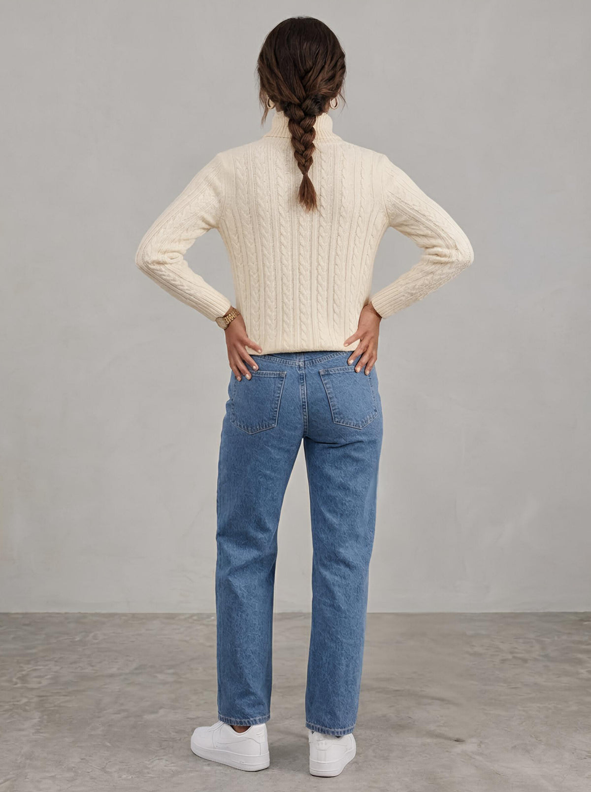 Pull torsadé à col roulé en maille douce
