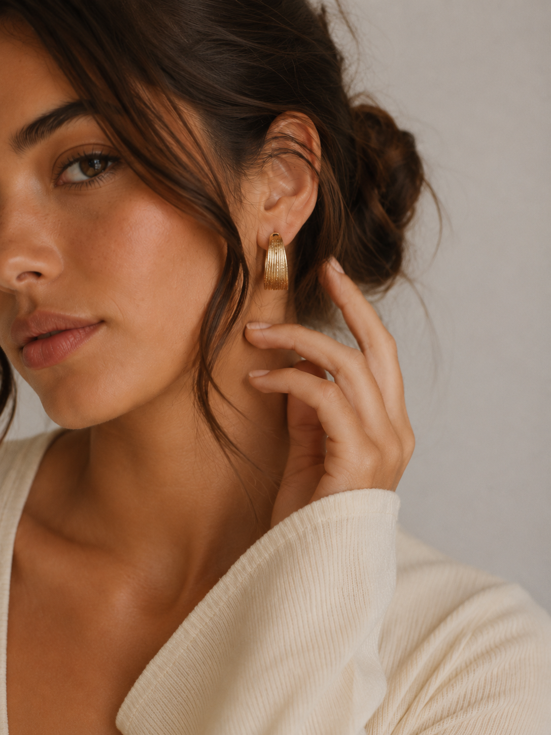 AMOUR – BOUCLES D’OREILLES CRÉOLES DORÉES TRESSÉES