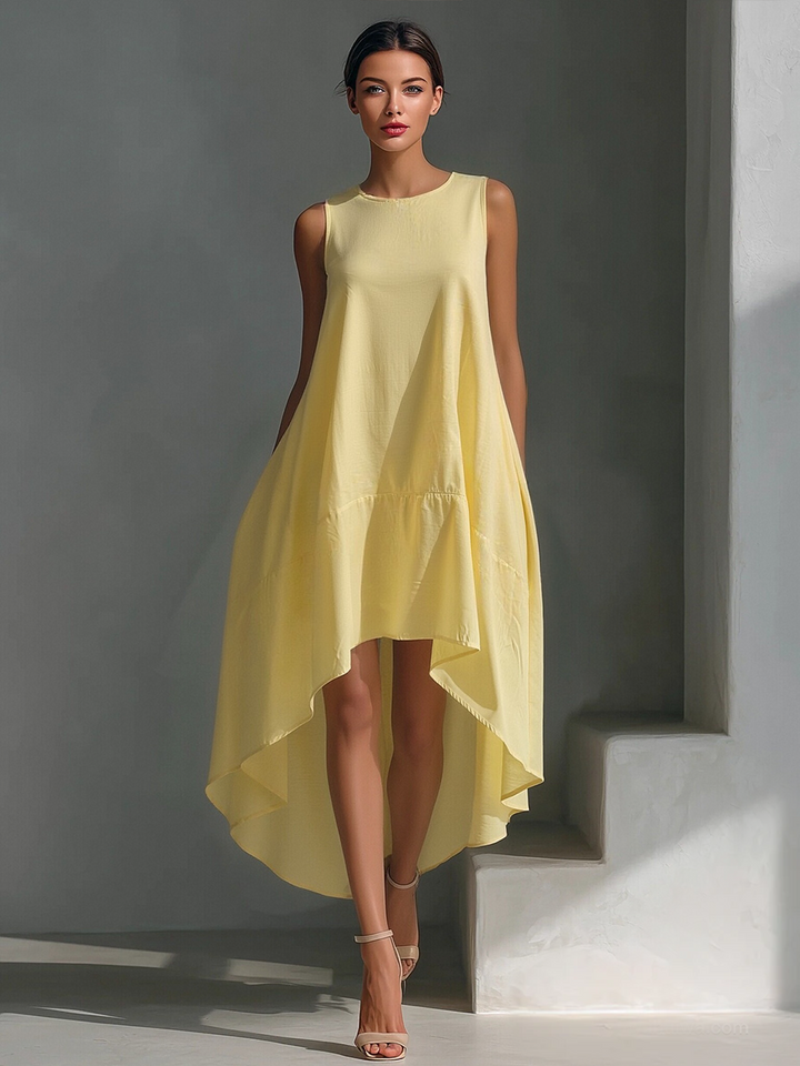 Alina | Robe asymétrique fluide en tissu léger au style minimaliste chic