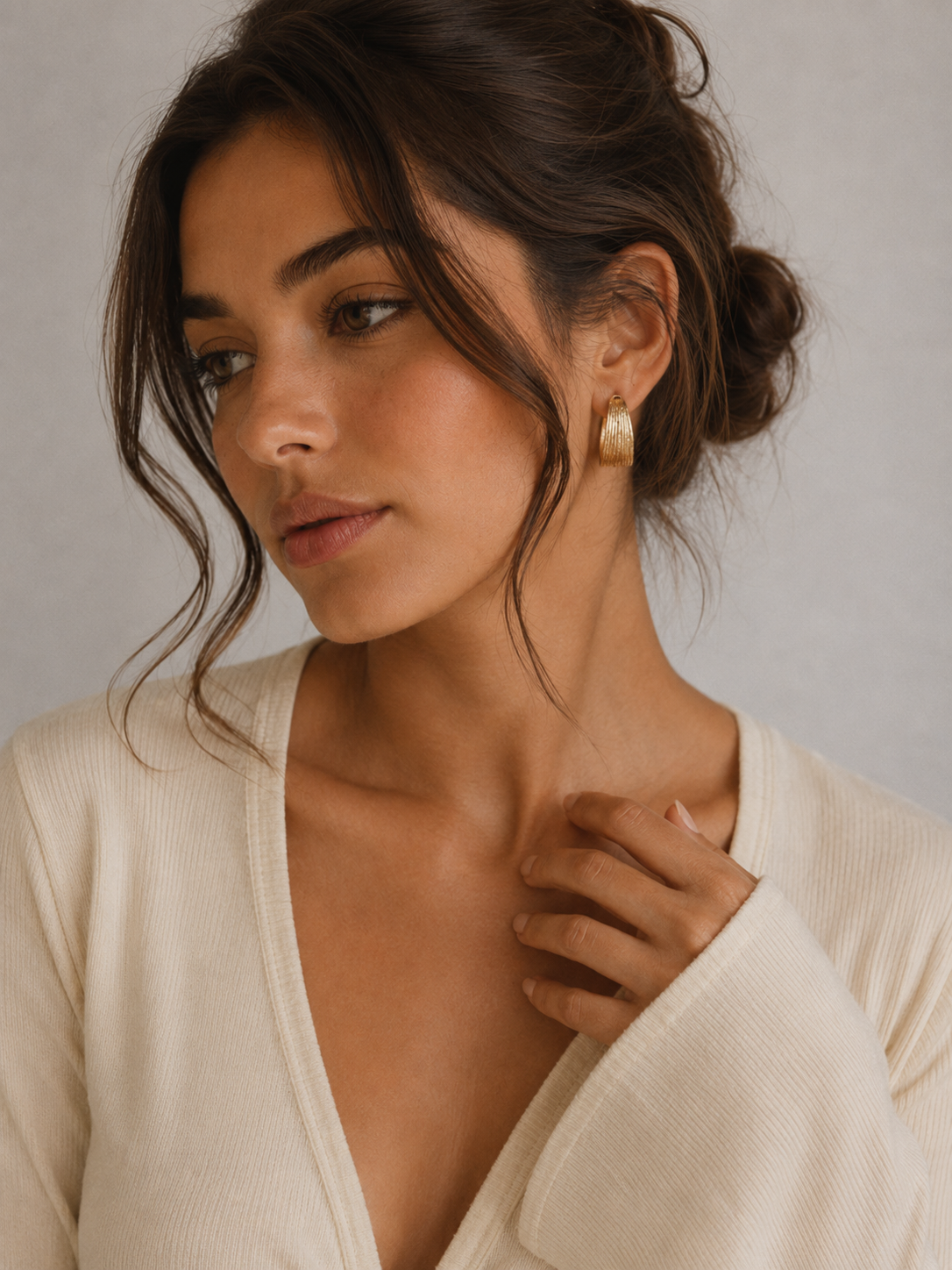 AMOUR – BOUCLES D’OREILLES CRÉOLES DORÉES TRESSÉES