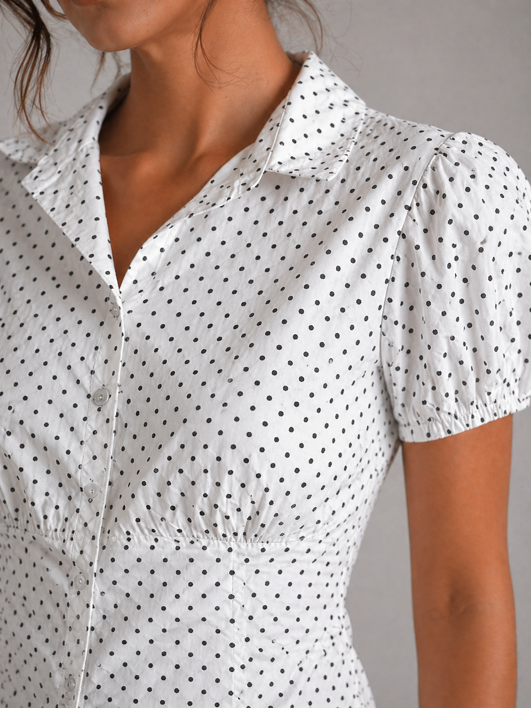 MAËVA – CHEMISE CINTRÉE À POIS