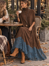 Camille robe longue effet daim marron – portée en terrasse