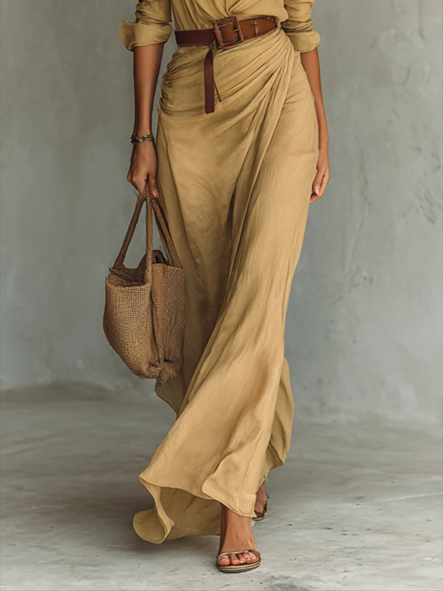 Robe longue ceinturée à manches longues et revers
