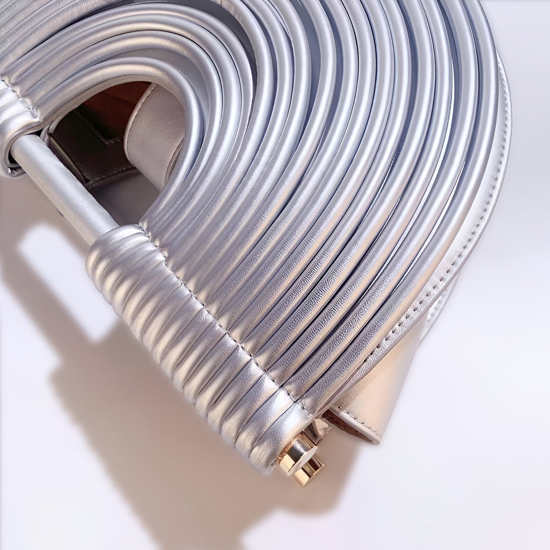SEREN – SAC BANDOULIÈRE SCULPTURAL MÉTALLISÉ