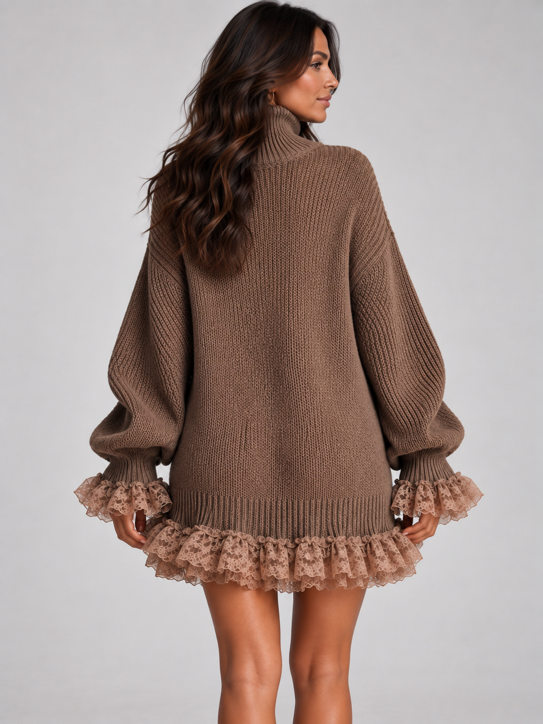 Anaïs™ | Pull à col roulé et détails en dentelle