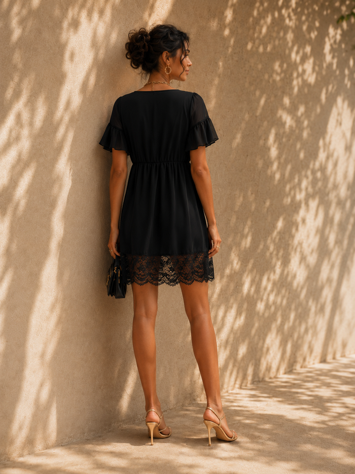Noémie | Robe Courte Élégante avec Zip Doré et Dentelle