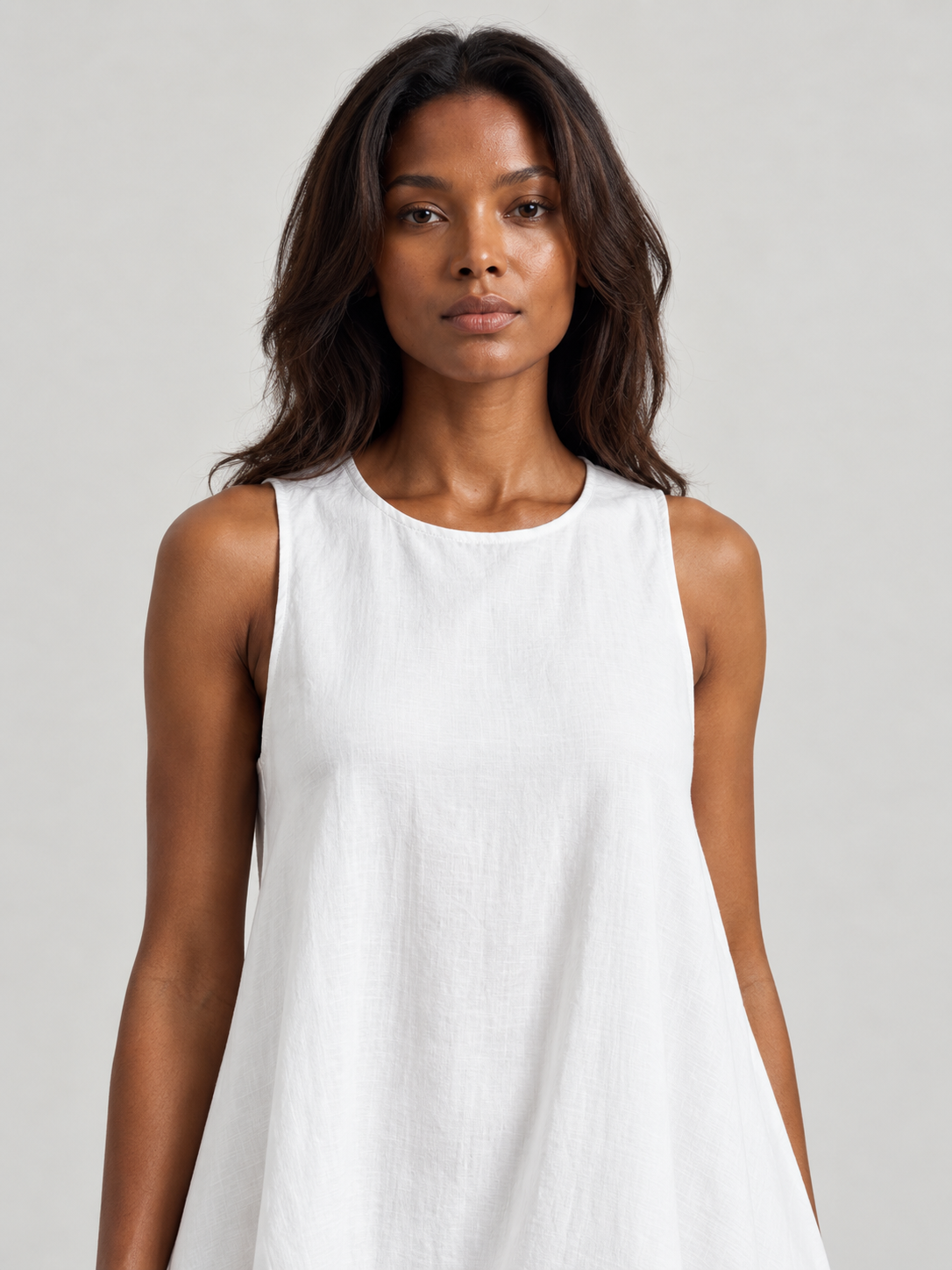 Alina | Robe asymétrique fluide en tissu léger au style minimaliste chic
