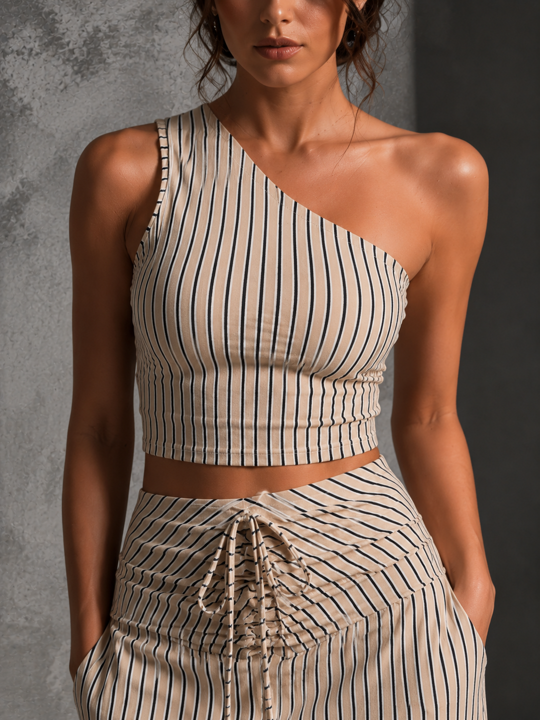 Clara | Ensemble rayé deux pièces avec haut asymétrique