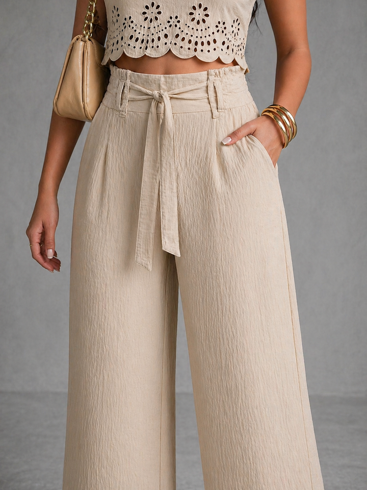 Léa | Ensemble élégant avec top détaillé et pantalon fluide taille haute
