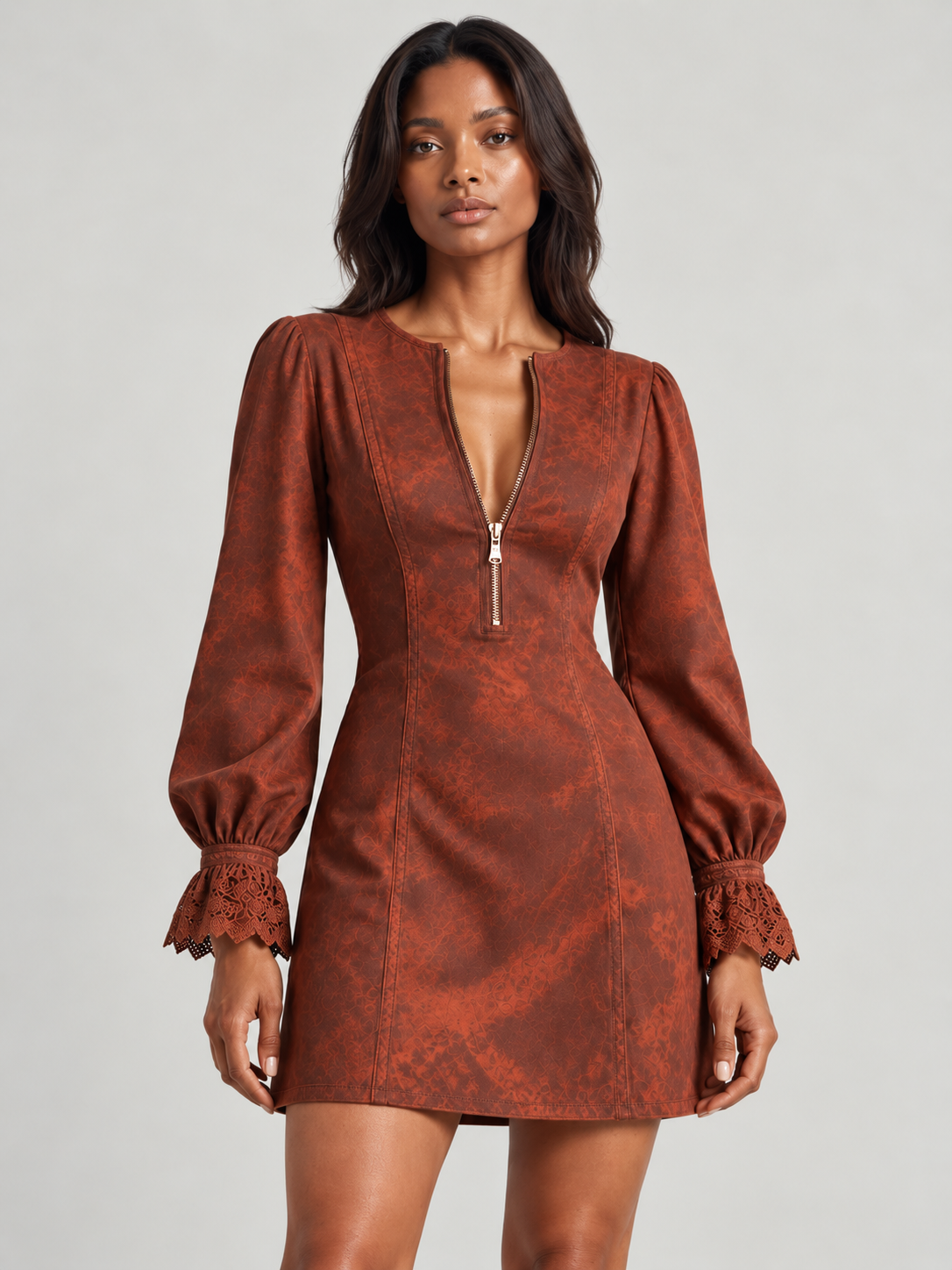 Robe courte en daim avec dentelle – féminine & sophistiquée
