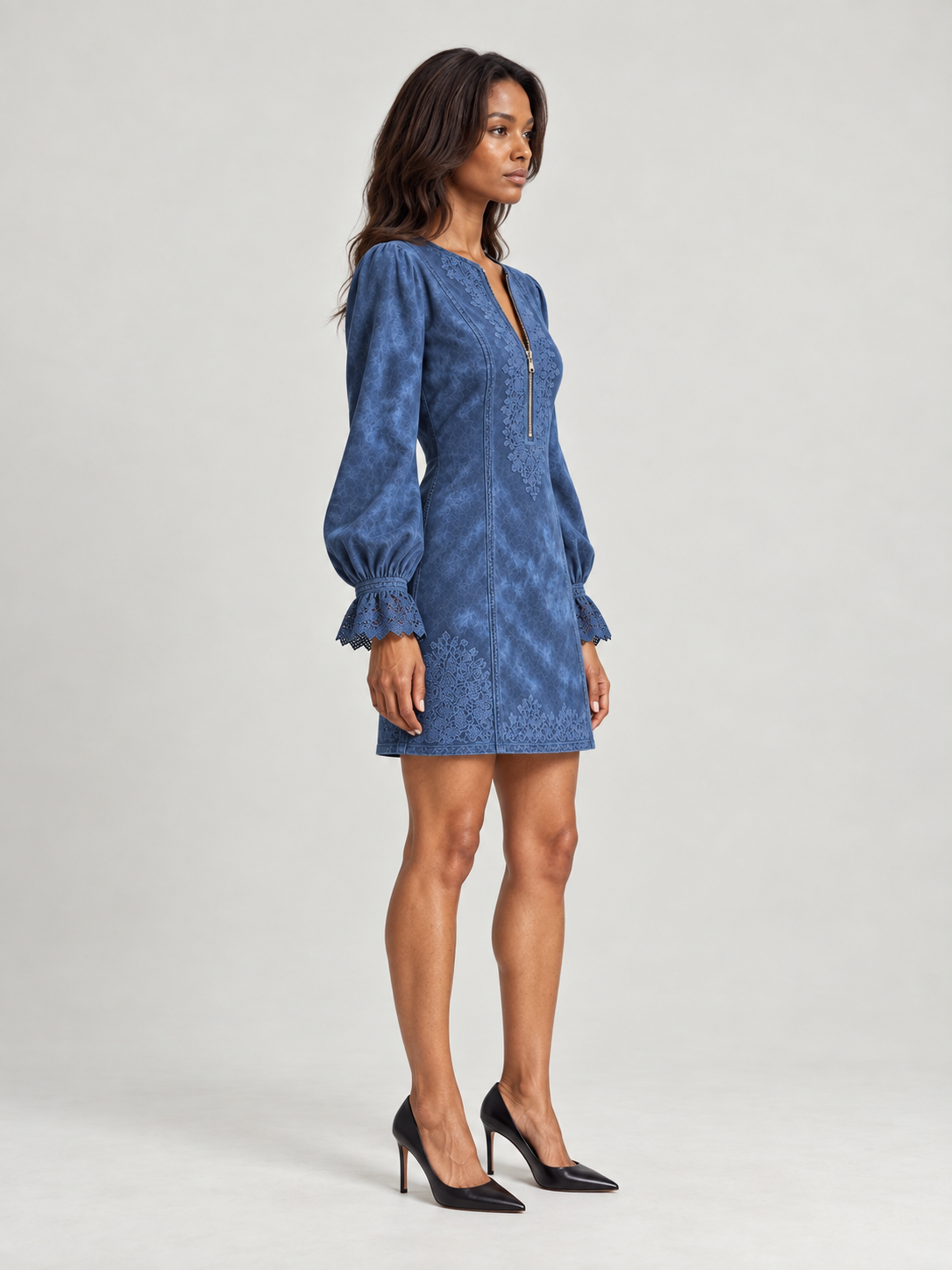 Robe courte en daim avec dentelle – féminine & sophistiquée
