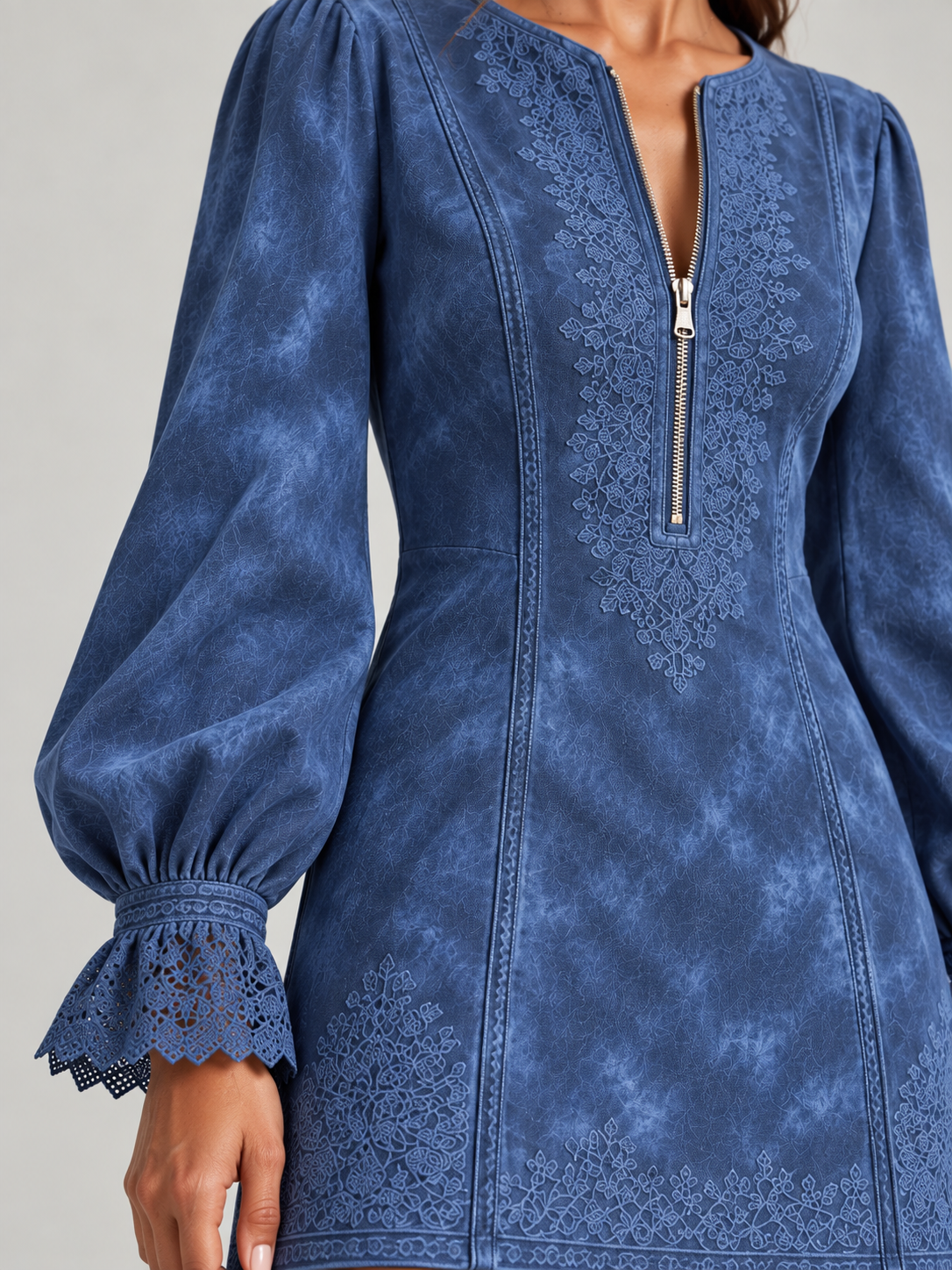 Robe courte en daim avec dentelle – féminine & sophistiquée