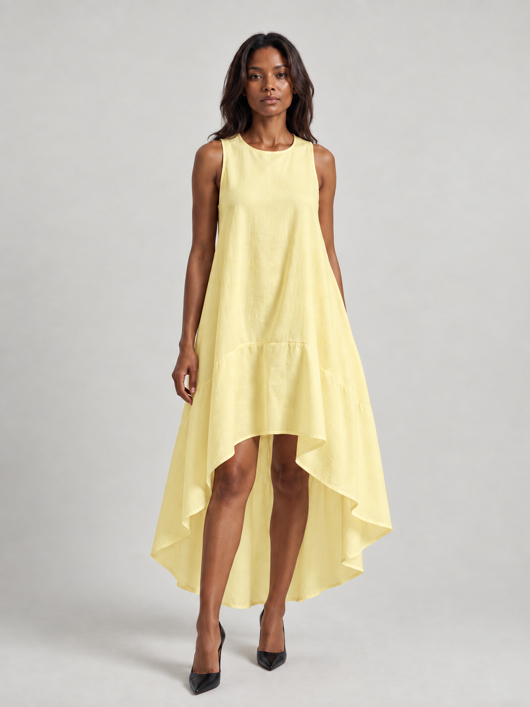 Alina | Robe asymétrique fluide en tissu léger au style minimaliste chic