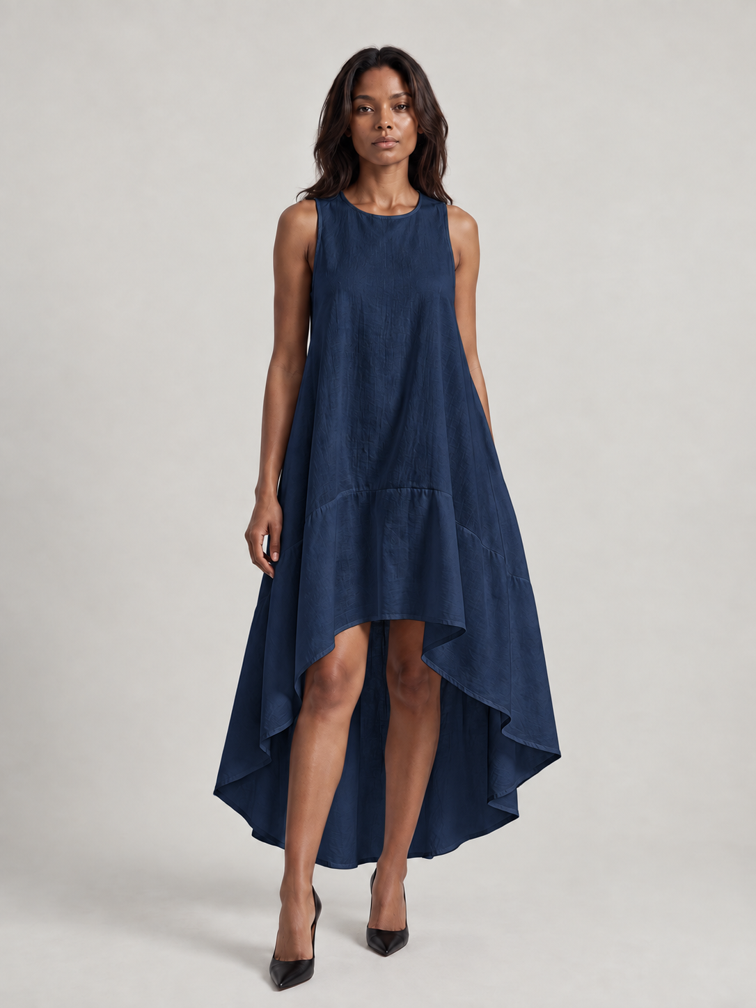 Alina | Robe asymétrique fluide en tissu léger au style minimaliste chic