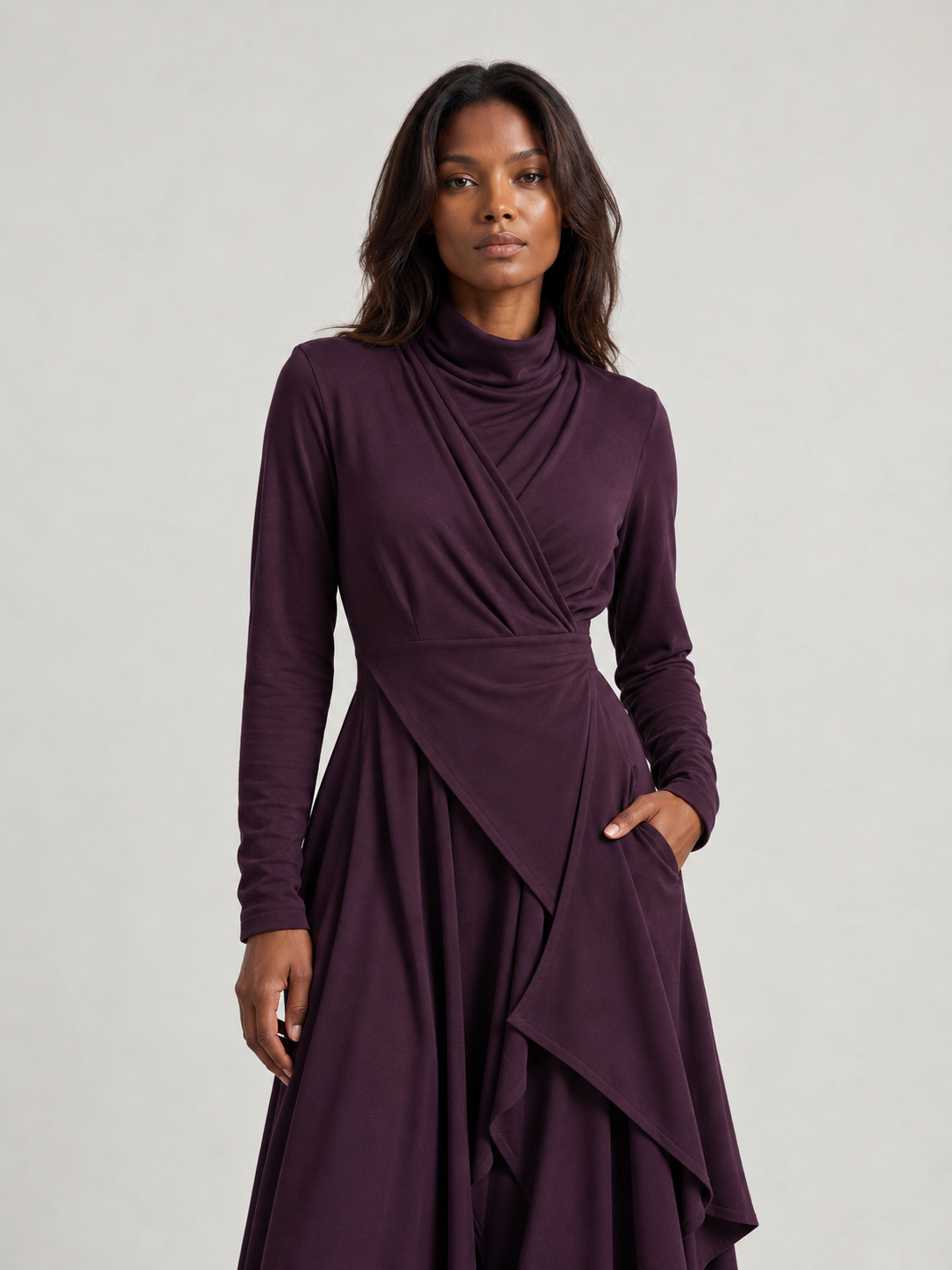 Robe longue asymétrique à col montant