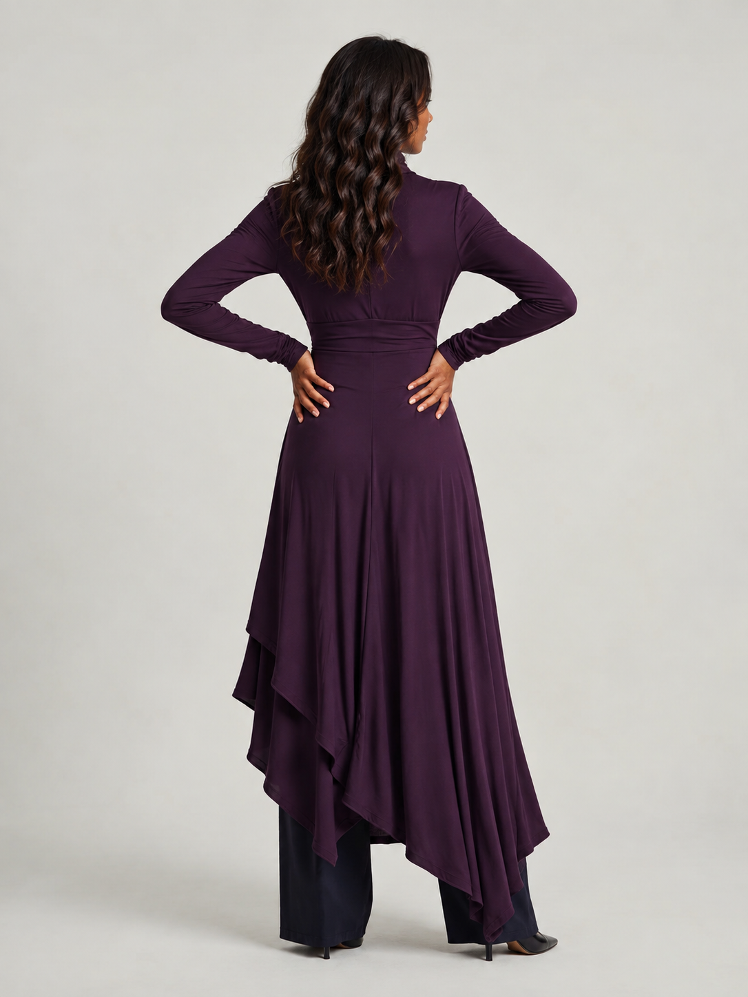 Robe longue asymétrique à col montant
