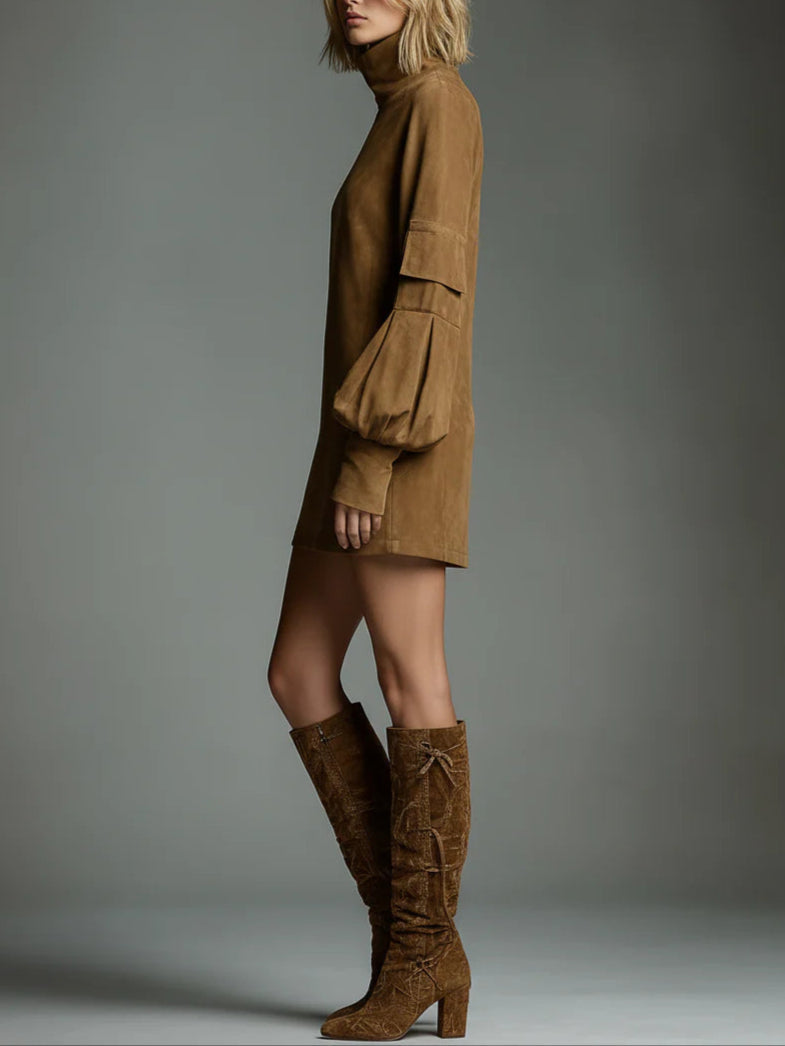 Robe effet daim à col roulé — Chic, douce & effortless