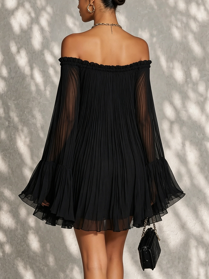 Colette™ | Robe Noire Plissée à Manches Cloche