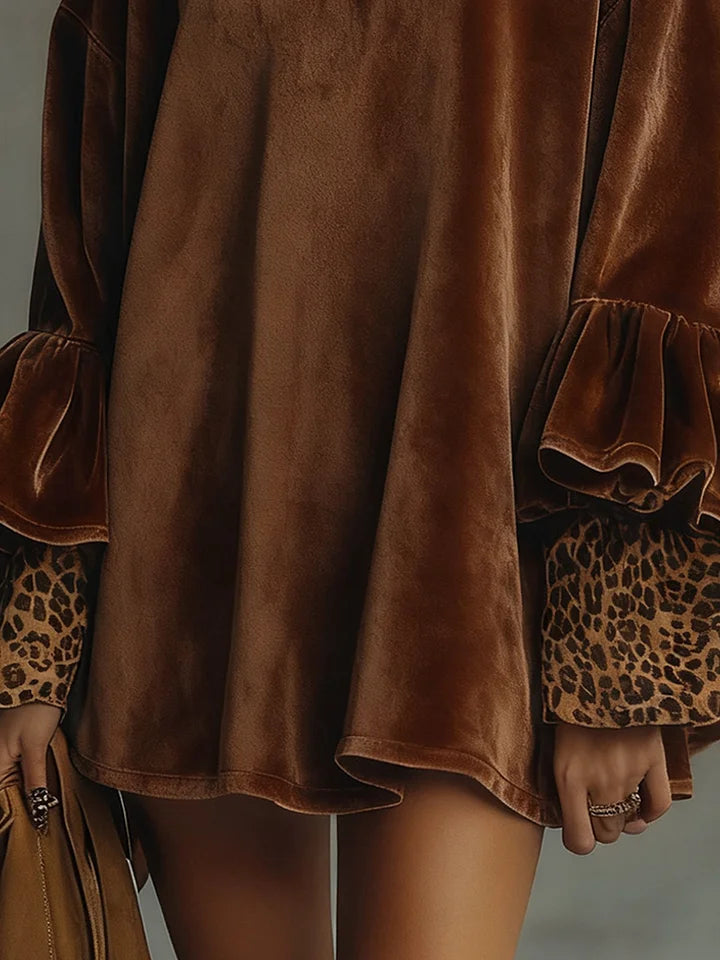 Liora – Robe mini en velours à manches statement